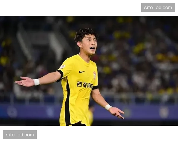 青岛西海岸丁海峰被红牌罚下 少打一人影响轮换部署